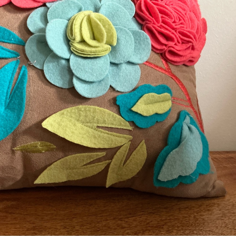 Mina Victory Dahlia Flower Accent Pillow Bloomcore Coloful Cottage 10” x 16” - Picture 3 of 14